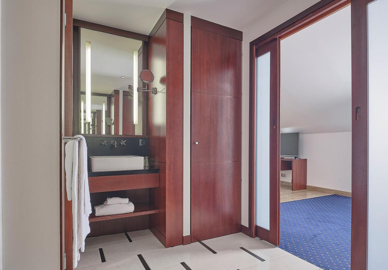 Le Mauritia Hotel Et Spa Pornic Exteriör bild